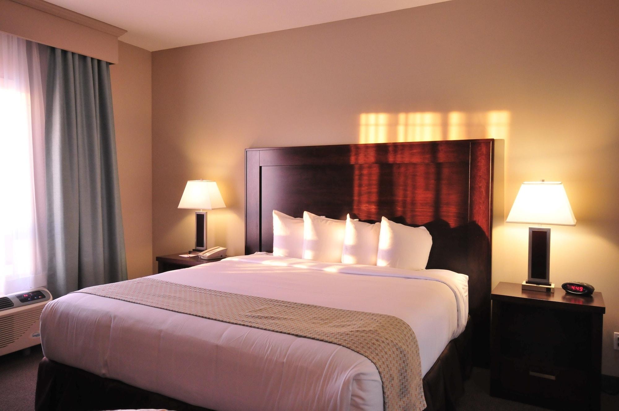 Ramada By Wyndham Emerald Park/regina East