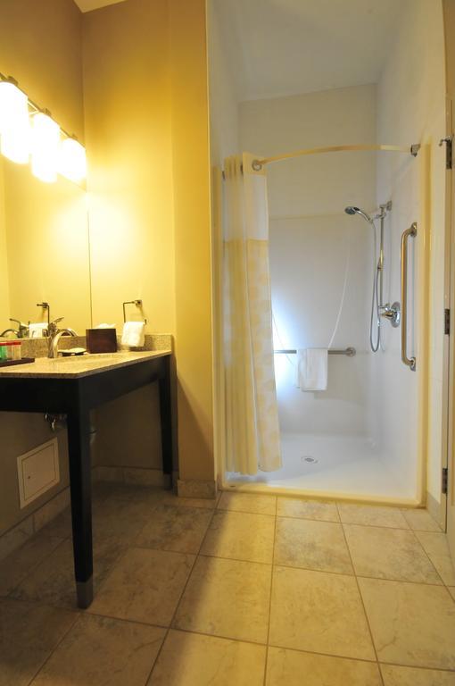 Hotel Ramada By Wyndham Emerald Park/regina East 3*
