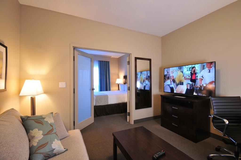 Hotel Ramada By Wyndham Emerald Park/regina East