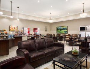Ramada By Wyndham Emerald Park/regina East