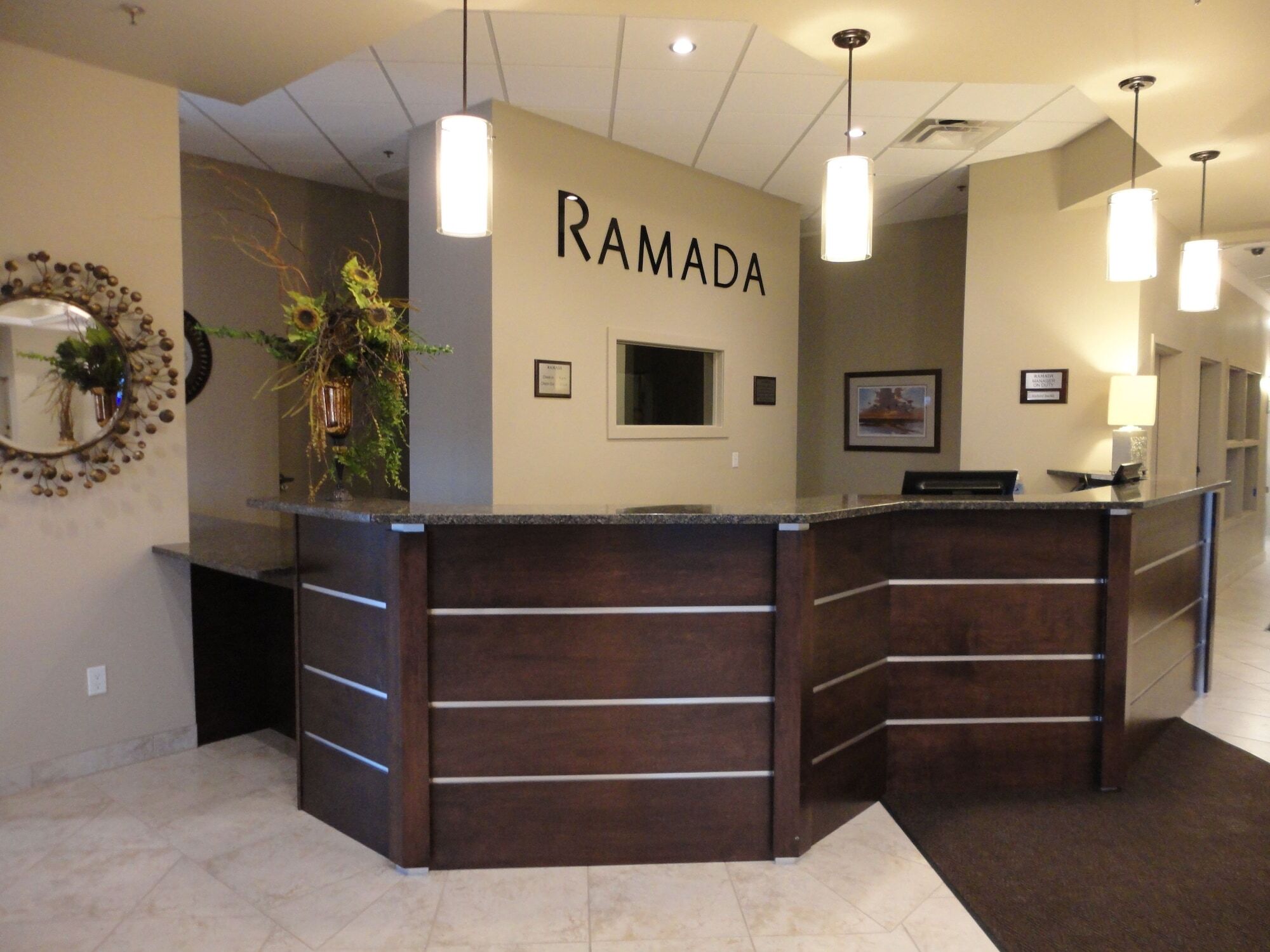 Hotel Ramada By Wyndham Emerald Park/regina East